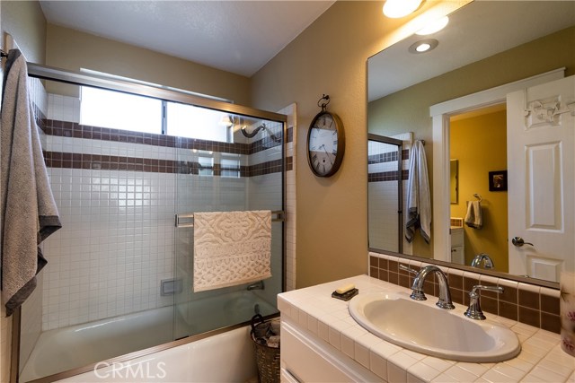 211 Helberta Avenue, Redondo Beach, California 90277, 2 Bedrooms Bedrooms, ,2 BathroomsBathrooms,Residential,Sold,Helberta,SB19015019