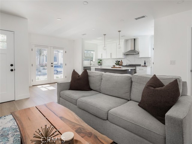 1015 2nd Street, Hermosa Beach, California 90254, 3 Bedrooms Bedrooms, ,2 BathroomsBathrooms,Residential,Sold,2nd,SB21062266
