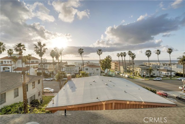 202 Avenue H, Redondo Beach, California 90277, 4 Bedrooms Bedrooms, ,3 BathroomsBathrooms,Residential,Sold,Avenue H,SB18040165