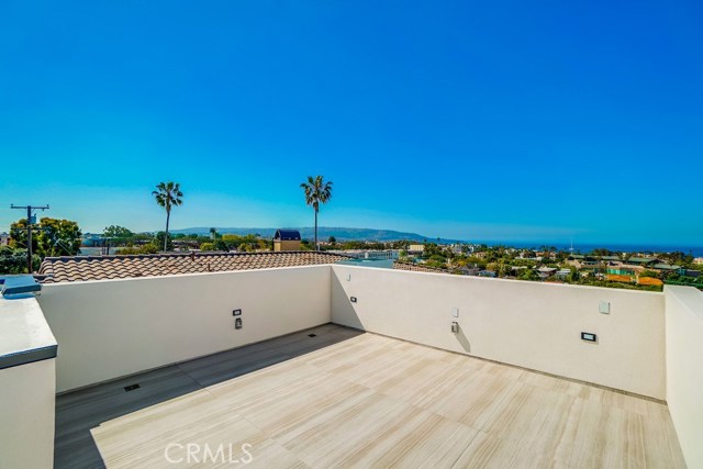 521 Helberta Avenue, Redondo Beach, California 90277, 4 Bedrooms Bedrooms, ,3 BathroomsBathrooms,Residential,Sold,Helberta,SB19088015