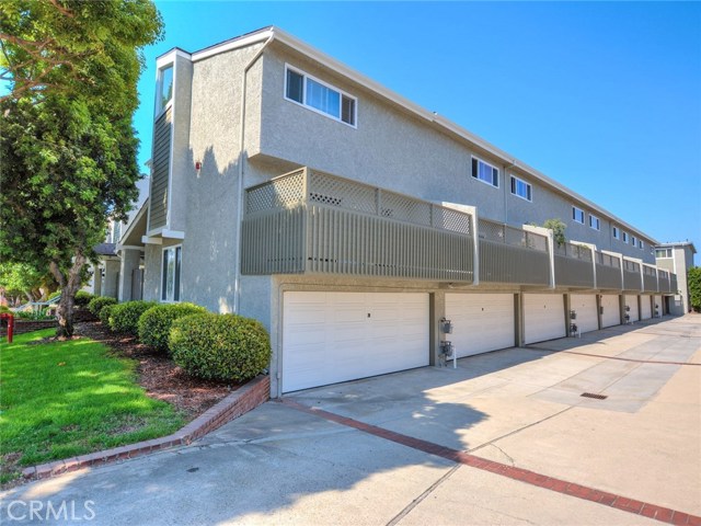 609 Meyer Lane, Redondo Beach, California 90278, 2 Bedrooms Bedrooms, ,1 BathroomBathrooms,Residential,Sold,Meyer,AR17156521