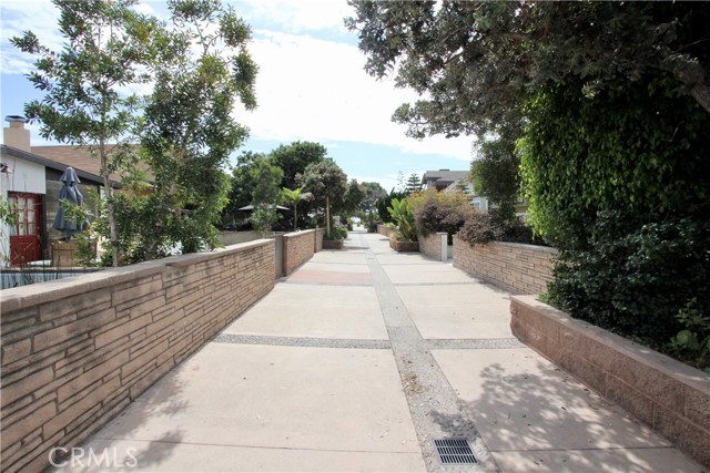 A safe place for kids to play ball and ride bikes. No cars allowed on this quiet walk-street.