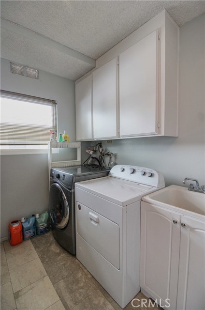 107 Helberta Avenue, Redondo Beach, California 90277, 3 Bedrooms Bedrooms, ,3 BathroomsBathrooms,Residential,Sold,Helberta,CV20148362