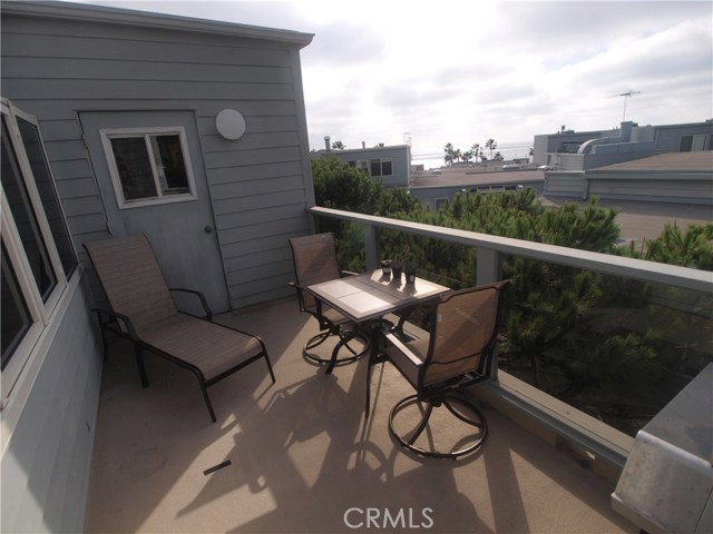 240 The Village, Redondo Beach, California 90277, 1 Bedroom Bedrooms, ,1 BathroomBathrooms,Residential,Sold,The Village,SB17166583