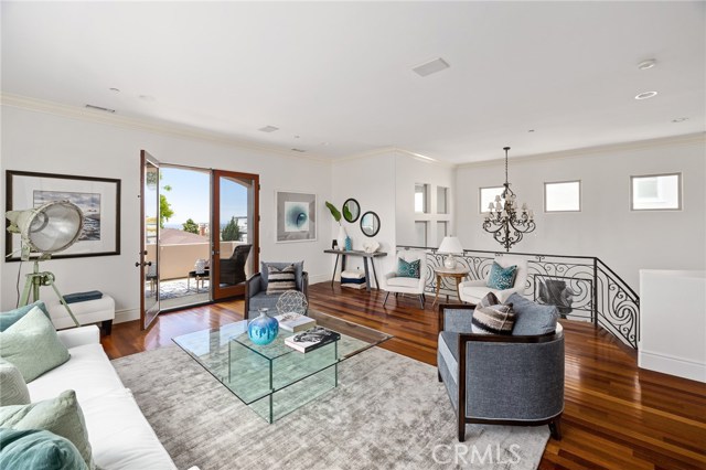 556 Helberta Avenue, Redondo Beach, California 90277, 4 Bedrooms Bedrooms, ,3 BathroomsBathrooms,Residential,Sold,Helberta,SB20115662