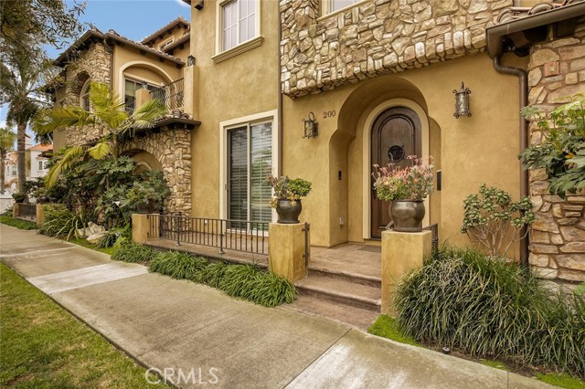 200 Avenue C, Redondo Beach, California 90277, 4 Bedrooms Bedrooms, ,2 BathroomsBathrooms,Residential,Sold,Avenue C,SB18107181