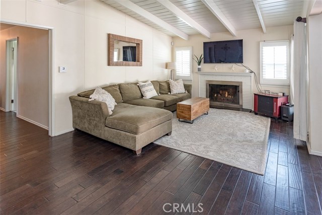 2105 Walnut Avenue, Manhattan Beach, California 90266, 4 Bedrooms Bedrooms, ,2 BathroomsBathrooms,Residential,Sold,Walnut,SB19018685