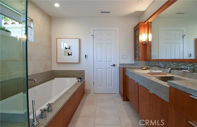 514 Irena #B Avenue, Redondo Beach, California 90277, 3 Bedrooms Bedrooms, ,3 BathroomsBathrooms,Residential,Sold,Irena #B,PV20173462