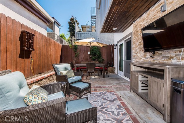2026 Hillcrest Drive, Hermosa Beach, California 90254, 3 Bedrooms Bedrooms, ,2 BathroomsBathrooms,Residential,Sold,Hillcrest,SB19110998