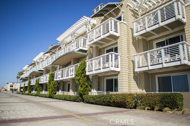 1300 The Strand, Hermosa Beach, California 90254, 1 Bedroom Bedrooms, ,1 BathroomBathrooms,Residential,Sold,The Strand,SB14249021