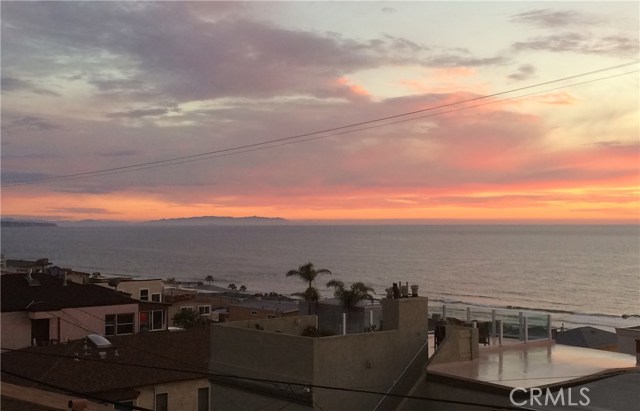 320 33rd Place, Manhattan Beach, California 90266, 3 Bedrooms Bedrooms, ,3 BathroomsBathrooms,Residential,Sold,33rd,SB21043576