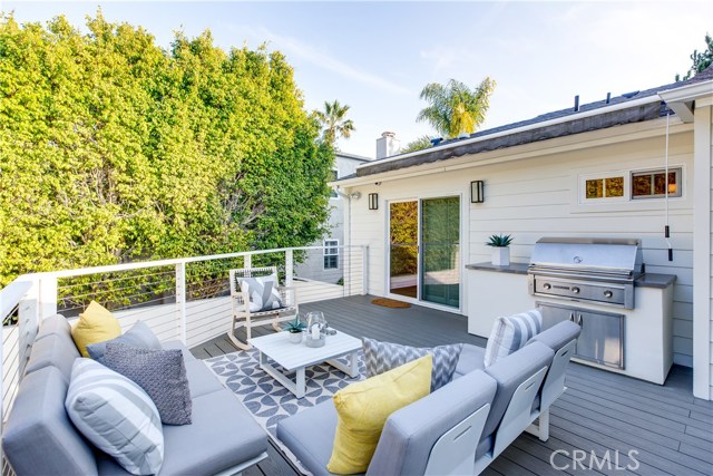 861 12th Court, Manhattan Beach, California 90266, 3 Bedrooms Bedrooms, ,1 BathroomBathrooms,Residential,Sold,12th,SB20006910