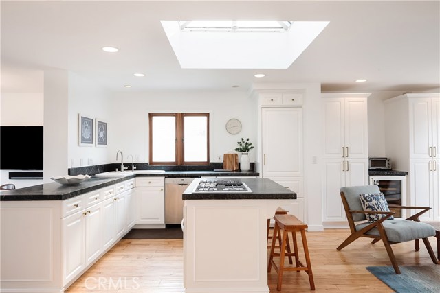 225 1st Street, Manhattan Beach, California 90266, 3 Bedrooms Bedrooms, ,Residential,Sold,1st,SB20187308