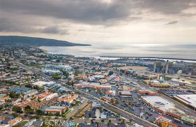 Amazing view! Close to schools, groceries, parks and the beach