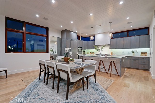 Dining area adjacent to kitchen