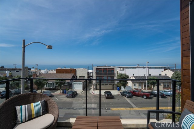 1308 Manhattan Avenue, Manhattan Beach, California 90266, 3 Bedrooms Bedrooms, ,2 BathroomsBathrooms,Residential,Sold,Manhattan,SB18127932