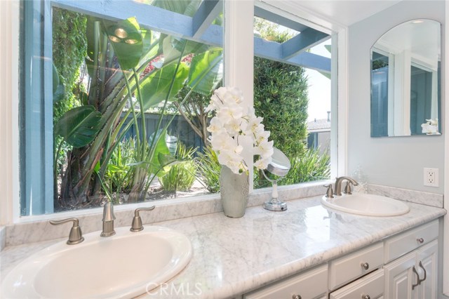 611 Gould Terrace, Hermosa Beach, California 90254, 4 Bedrooms Bedrooms, ,1 BathroomBathrooms,Residential,Sold,Gould,SB17111077