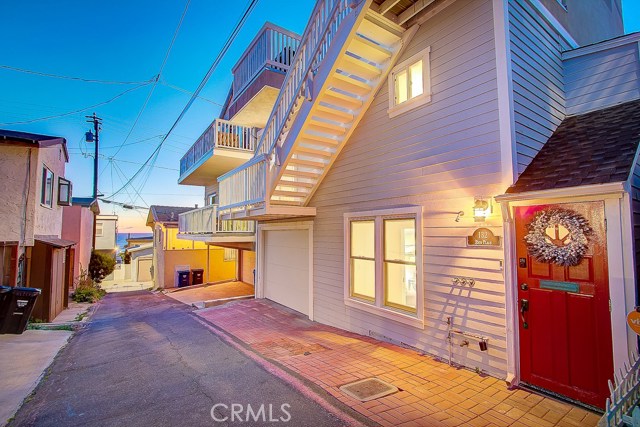 132 35th Place, Hermosa Beach, California 90254, 2 Bedrooms Bedrooms, ,2 BathroomsBathrooms,Residential,Sold,35th,SB19057826