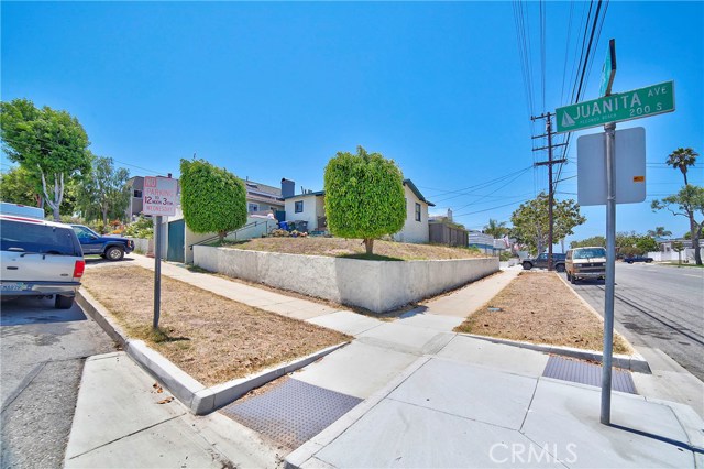 201 Juanita Avenue, Redondo Beach, California 90277, 2 Bedrooms Bedrooms, ,1 BathroomBathrooms,Residential,Sold,Juanita,OC17151838
