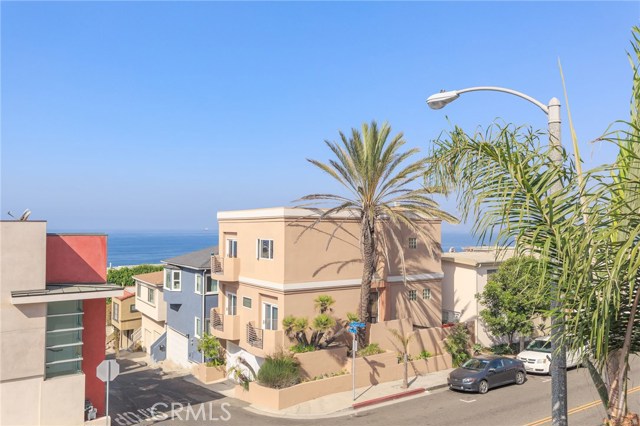 2208 Highland Avenue, Manhattan Beach, California 90266, 3 Bedrooms Bedrooms, ,3 BathroomsBathrooms,Residential,Sold,Highland,SB18227343