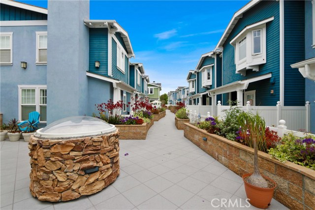 Meandering walkways with lush landscape!