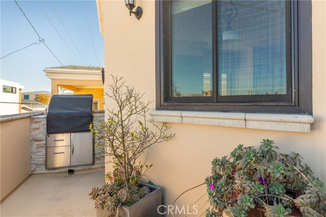 437 27th Street, Manhattan Beach, California 90266, 4 Bedrooms Bedrooms, ,3 BathroomsBathrooms,Residential,Sold,27th,SB21036239