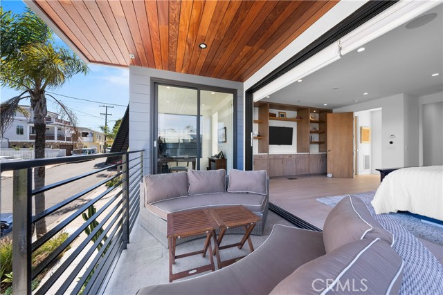 733 12th Street, Manhattan Beach, California 90266, 5 Bedrooms Bedrooms, ,6 BathroomsBathrooms,Residential,Sold,12th,SB21089898