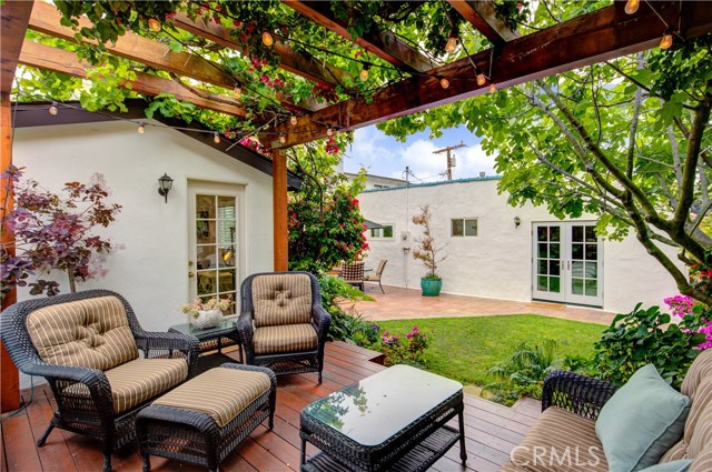 1236 3rd Street, Hermosa Beach, California 90254, 2 Bedrooms Bedrooms, ,Residential,Sold,3rd,SB19113677