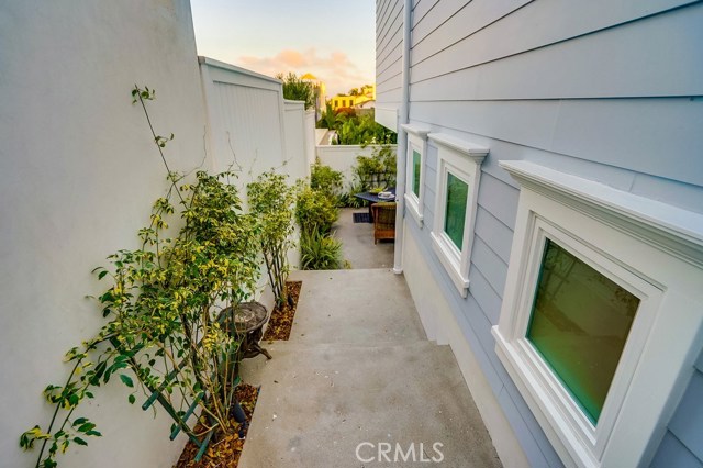 704 Loma, Hermosa Beach, California 90254, 4 Bedrooms Bedrooms, ,4 BathroomsBathrooms,Residential,Sold,Loma,SB19164166