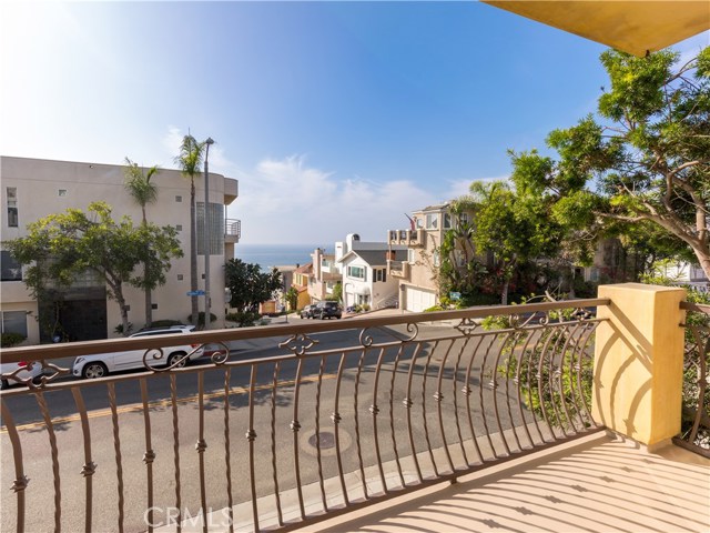 300 28th Street, Manhattan Beach, California 90266, 3 Bedrooms Bedrooms, ,3 BathroomsBathrooms,Residential,Sold,28th,SB20234864