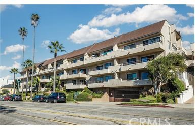 700 Esplanade, Redondo Beach, California 90277, 2 Bedrooms Bedrooms, ,2 BathroomsBathrooms,Residential,Sold,Esplanade,SB17194548