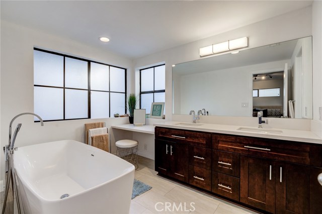 111 Guadalupe Avenue, Redondo Beach, California 90277, 4 Bedrooms Bedrooms, ,3 BathroomsBathrooms,Residential,Sold,Guadalupe,SB20243736