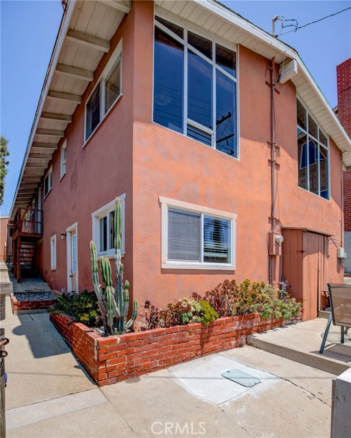 1965 Manhattan Avenue, Hermosa Beach, California 90254, 3 Bedrooms Bedrooms, ,2 BathroomsBathrooms,Residential,Sold,Manhattan,SB20021506