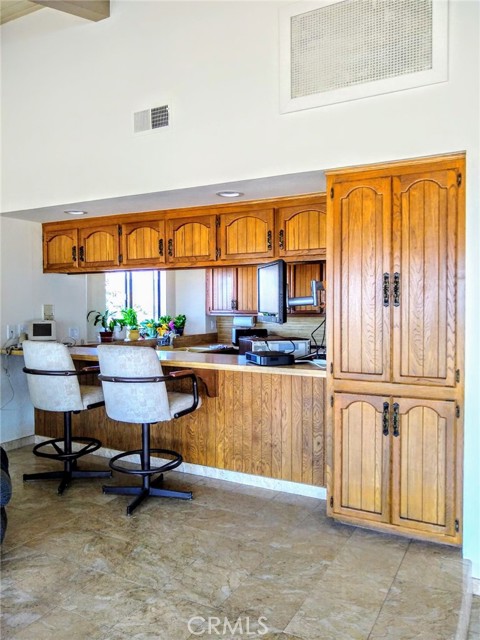 Kitchen Breakfast Bar