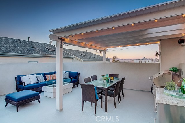 132 35th Place, Hermosa Beach, California 90254, 2 Bedrooms Bedrooms, ,2 BathroomsBathrooms,Residential,Sold,35th,SB19057826