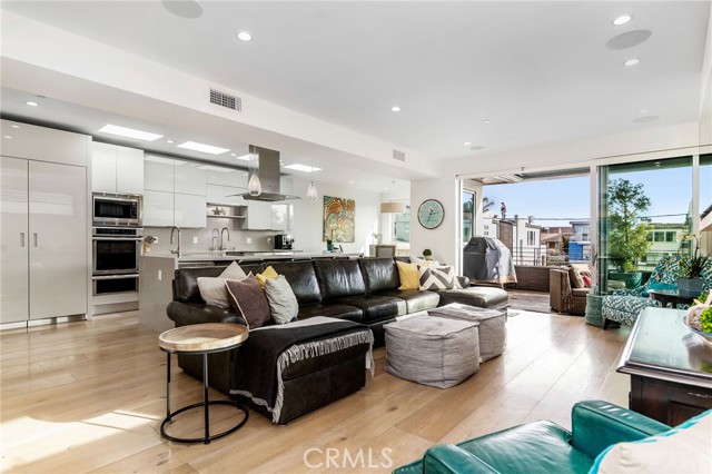 429 Marine Place, Manhattan Beach, California 90266, 4 Bedrooms Bedrooms, ,2 BathroomsBathrooms,Residential,Sold,Marine Place,SB21015394