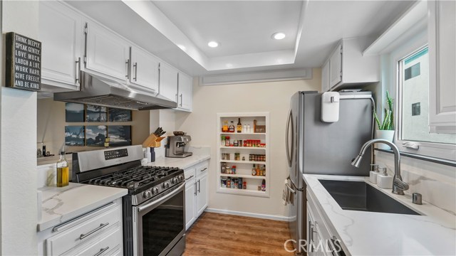 Kitchen gas oven and hood