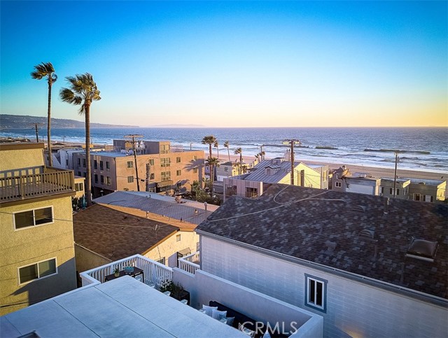 132 35th Place, Hermosa Beach, California 90254, 2 Bedrooms Bedrooms, ,2 BathroomsBathrooms,Residential,Sold,35th,SB19057826