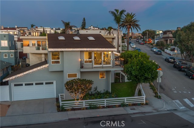 201 24th Street, Hermosa Beach, California 90254, 3 Bedrooms Bedrooms, ,2 BathroomsBathrooms,Residential,Sold,24th,SB17267233