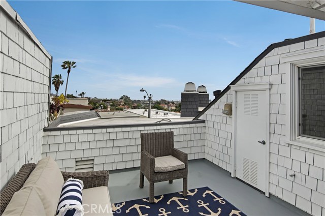 653 Manhattan Beach Boulevard, Manhattan Beach, California 90266, 2 Bedrooms Bedrooms, ,2 BathroomsBathrooms,Residential,Sold,Manhattan Beach,SB19095125