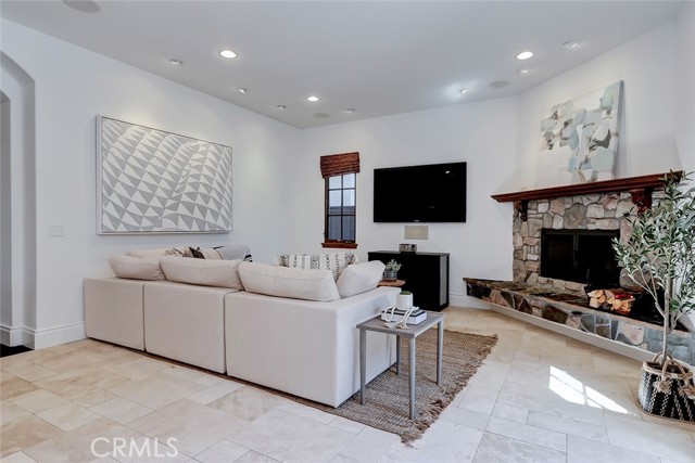 3212 Maple Avenue, Manhattan Beach, California 90266, 5 Bedrooms Bedrooms, ,2 BathroomsBathrooms,Residential,Sold,Maple,SB21060468