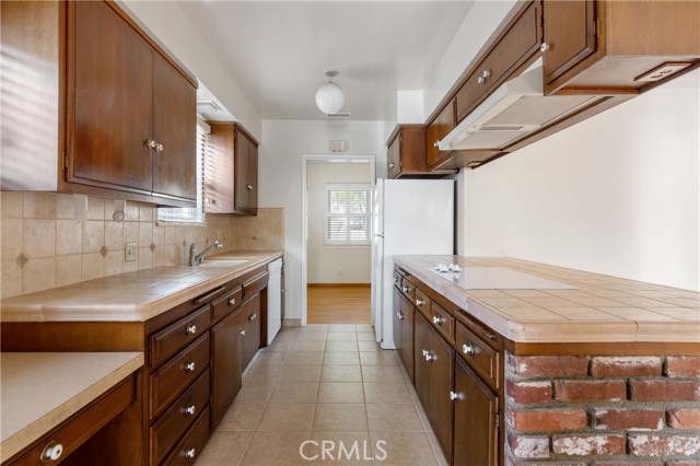 1327 Helberta Avenue, Redondo Beach, California 90277, 3 Bedrooms Bedrooms, ,1 BathroomBathrooms,Residential,Sold,Helberta,SB20260522