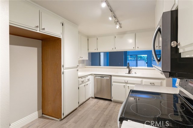 700 Esplanade, Redondo Beach, California 90277, 2 Bedrooms Bedrooms, ,2 BathroomsBathrooms,Residential,Sold,Esplanade,SB19106443