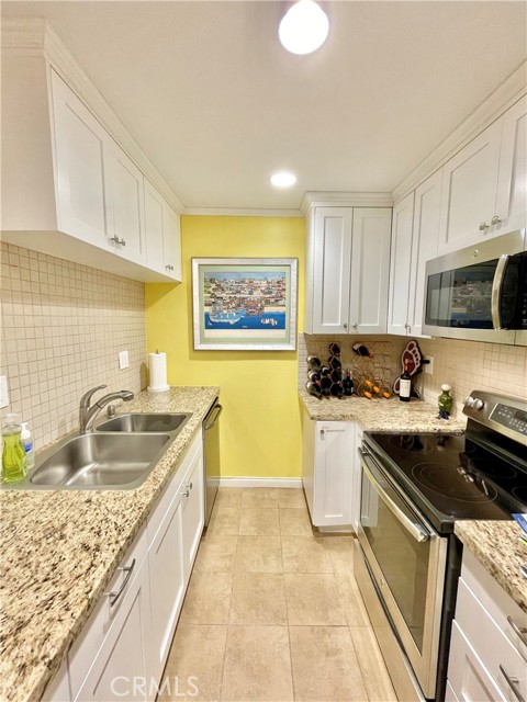 660 The Village, Redondo Beach, California 90277, 1 Bedroom Bedrooms, ,1 BathroomBathrooms,Residential,Sold,The Village,PV21100715