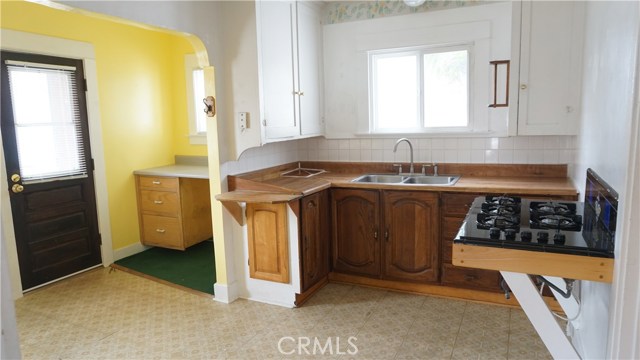 921 Emerald Street, Redondo Beach, California 90277, 3 Bedrooms Bedrooms, ,1 BathroomBathrooms,Residential,Sold,Emerald,SB18059068