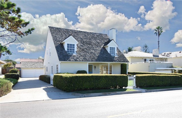 Beautiful neighborhood, long driveway