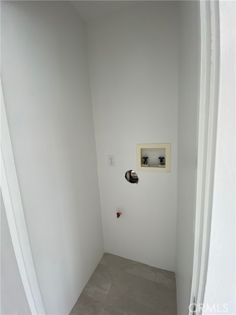 Washer/dryer closet off of the kitchen