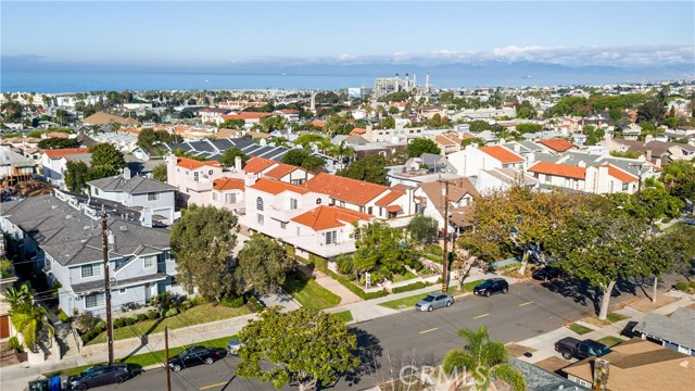 121 Helberta Avenue, Redondo Beach, California 90277, 3 Bedrooms Bedrooms, ,2 BathroomsBathrooms,Residential,Sold,Helberta,SB17233463