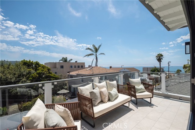 409 30th Street, Manhattan Beach, California 90266, 4 Bedrooms Bedrooms, ,2 BathroomsBathrooms,Residential,Sold,30th,SB20162447