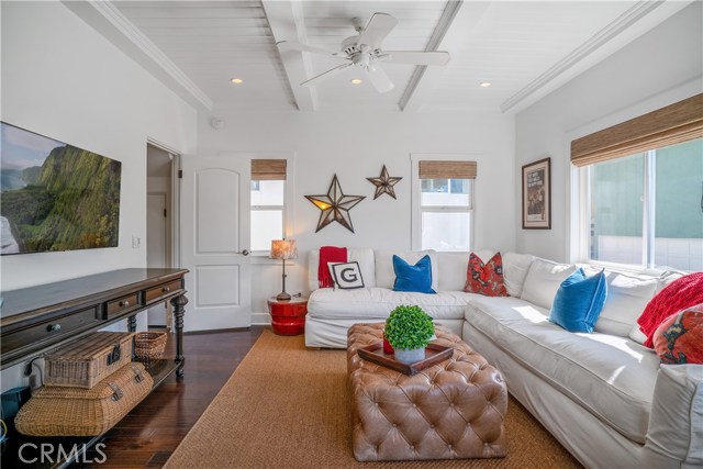 213 Seaview Street, Manhattan Beach, California 90266, 4 Bedrooms Bedrooms, ,3 BathroomsBathrooms,Residential,Sold,Seaview,SB19227675